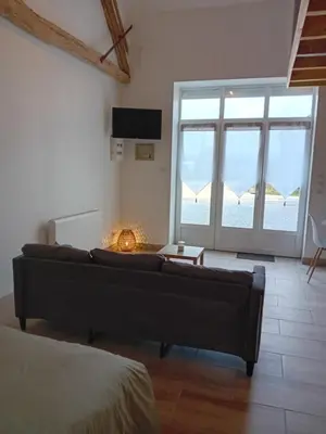 Télévision ou salle de divertissement dans l'établissement La Grange du Tremblay