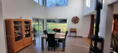 Coin salon dans l'établissement Villa Bugatti - Proximité 24h du Mans