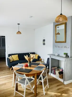 Coin salon dans l'établissement Maison avec 2 chambres et jardin