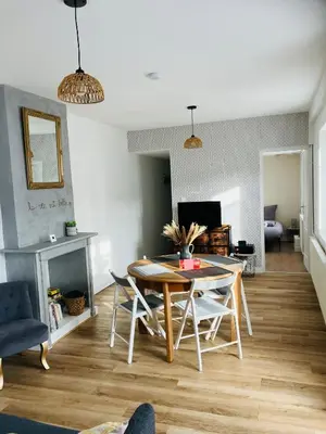 Coin salon dans l'établissement Maison avec 2 chambres et jardin