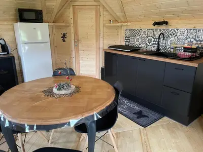 Cuisine ou kitchenette dans l'établissement Kota finlandais avec bain nordique privatif et ferme pédagogique - FR-1-410-457