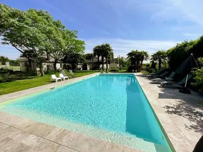 Piscine de l'établissement Gîte de charme avec piscine chauffée, clim et WiFi en Loire - FR-1-381-602 ou située à proximité