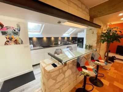 Cuisine ou kitchenette dans l'établissement Gîte de charme avec piscine chauffée, clim et WiFi en Loire - FR-1-381-602