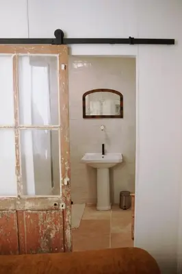 Salle de bains dans l'établissement Studio Microchole Chinon