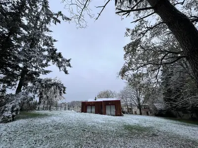 L'établissement Le Chalet du Gîte de la Besnardière en hiver