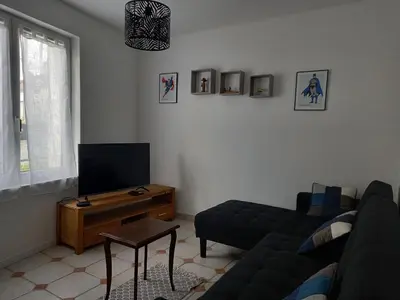 Télévision ou salle de divertissement dans l'établissement Gite 