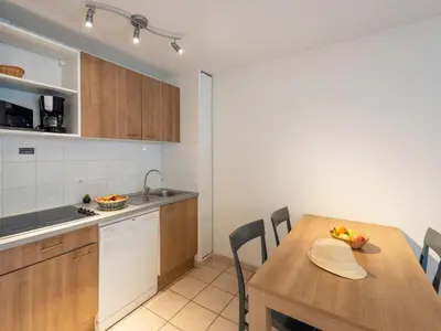 Cuisine ou kitchenette dans l'établissement Holiday Home Cottage Confort-2 by Interhome