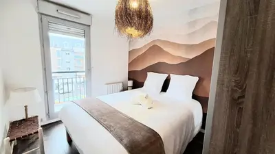 Un ou plusieurs lits dans un hébergement de l'établissement Appartement cosy, balcon et place privée