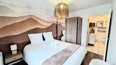 Un ou plusieurs lits dans un hébergement de l'établissement Appartement cosy, balcon et place privée