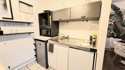 Cuisine ou kitchenette dans l'établissement Appartement cosy, balcon et place privée