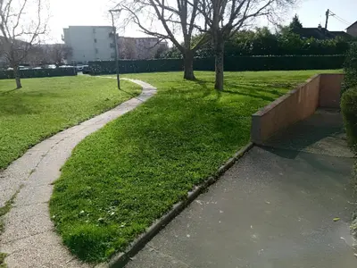 Jardin de l'établissement Appartement lumineux 3 chambres à Tours nord