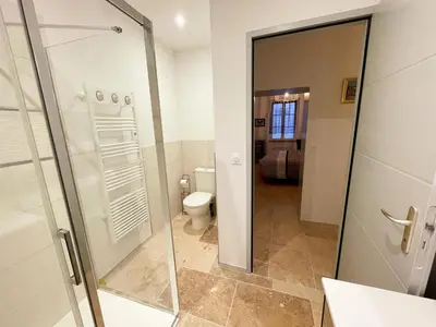 Salle de bains dans l'établissement Gîte Touraine confort moderne avec wifi et parking privé - FR-1-381-603