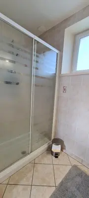 Salle de bains dans l'établissement Gite le petit village 7 kms du Zoo de Beauval