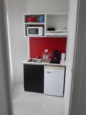 Cuisine ou kitchenette dans l'établissement Studio proche gare - 4