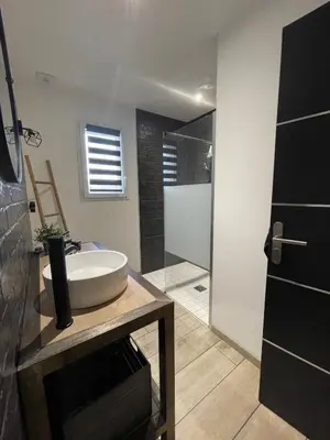 Salle de bains dans l'établissement Chambres à 20minutes du circuit des 24h du mans