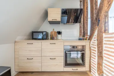 Cuisine ou kitchenette dans l'établissement Le Passage du Roi - By PrestiPlace