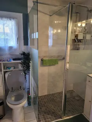 Salle de bains dans l'établissement Escapade idéale avec Jardin - 5 min du circuit des 24H - L'Instant Clef