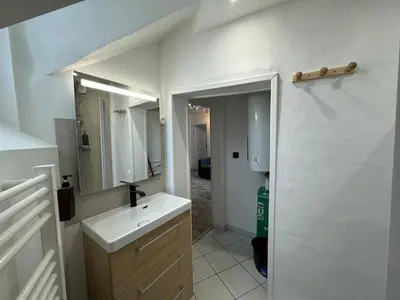 Salle de bains dans l'établissement Appart T2 cosy - 4 pers - Centre Baugé
