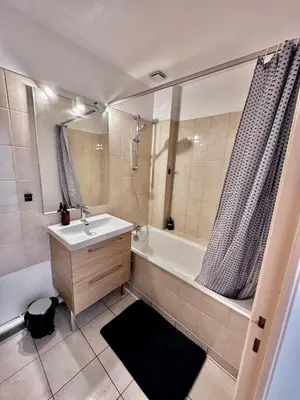 Salle de bains dans l'établissement Appart T2 élégant 5 pers - Hypercentre - Spacieux