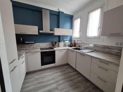 Cuisine ou kitchenette dans l'établissement Appartement proche circuit 24h du Mans