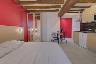 Un ou plusieurs lits dans un hébergement de l'établissement La Petite Maison appartement 1