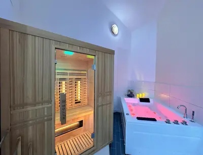 Salle de bains dans l'établissement Mon spa privé - Balnéo & Sauna - Le Mans insolite