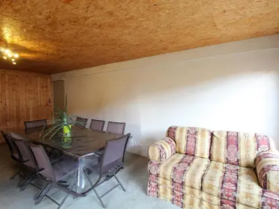 Coin salon dans l'établissement Gîte Anjou familial avec cheminée, climatisation, WIFI - FR-1-622-95