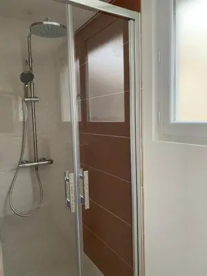 Salle de bains dans l'établissement Spacieux appartement avec terrasse