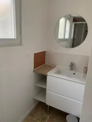 Salle de bains dans l'établissement Spacieux appartement avec terrasse