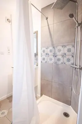 Salle de bains dans l'établissement Le Pic-Paris