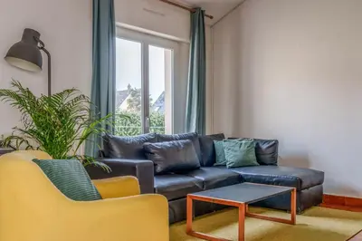 Coin salon dans l'établissement Maison familiale jardin terrasse proche lac Joué