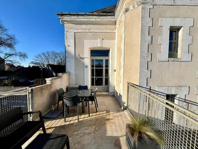 Balcon ou terrasse dans l'établissement T2 climatisé face Loire et château le 4-4