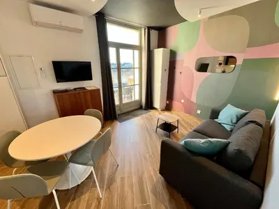 Télévision ou salle de divertissement dans l'établissement T2 climatisé face Loire et château le 4-4