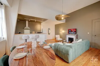 Coin salon dans l'établissement Appartement avec chambre, parking, bureau, wifi