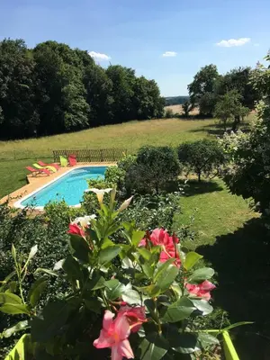 Piscine de l'établissement Le Plessis, Stone Farmhouse Loft with Gardens and Pool ou située à proximité