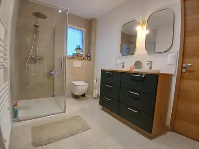 Salle de bains dans l'établissement Maison a 12 mn du circuit des 24h