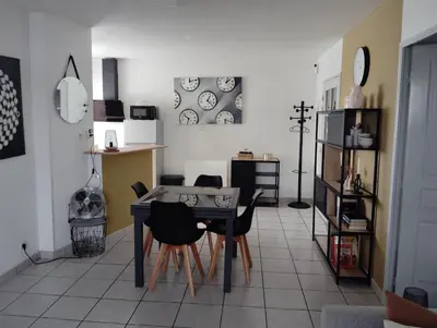 Coin salon dans l'établissement Charmant appartement 2 chambres - Proche Tours