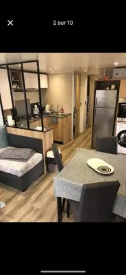 Cuisine ou kitchenette dans l'établissement Mobil home
