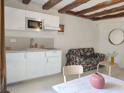 Cuisine ou kitchenette dans l'établissement Terrasse et jardin privatif - hyper centre, neuf!