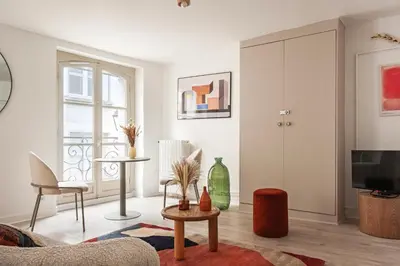 Télévision ou salle de divertissement dans l'établissement Le Beauvoir - Refuge Arty du XVIIIe siècle