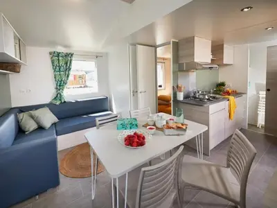 Cuisine ou kitchenette dans l'établissement ZEcamping 4 étoiles dog friendly bar piscine couverte