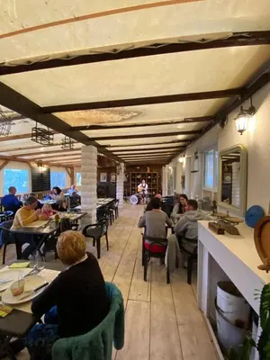 Restaurant ou autre lieu de restauration dans l'établissement ZEcamping 4 étoiles dog friendly bar piscine couverte