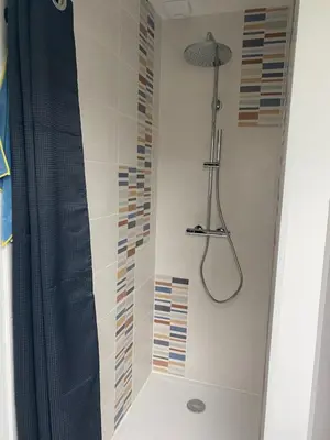 Salle de bains dans l'établissement Gite l Auvetia 150 circuit 24 h