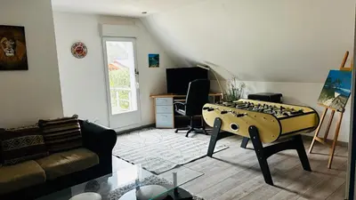 Télévision ou salle de divertissement dans l'établissement La Régence Ch 2