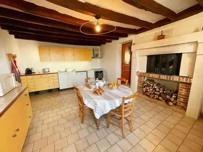 Cuisine ou kitchenette dans l'établissement Gîte viticole tout inclus, jardin 3000m², vélos offerts, proche Saumur-Chinon-Langeais - FR-1-381-606