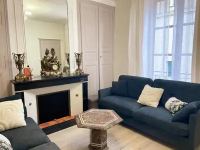 Coin salon dans l'établissement Superbe Triplex rénové à Blois avec Wi-Fi inclus - FR-1-491-455