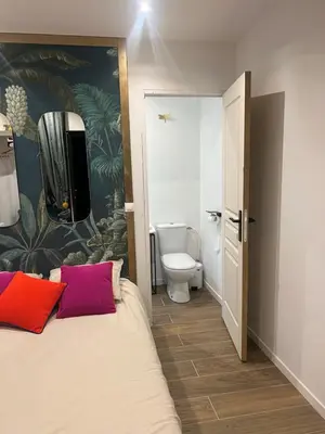 Salle de bains dans l'établissement Chambre indépendante proche du Circuit des 24h et du Pôle Européen du Cheval