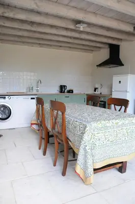 Cuisine ou kitchenette dans l'établissement Les Berthiers - région des châteaux et des vignes