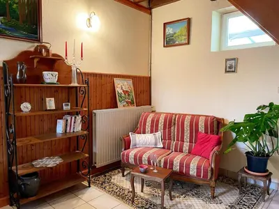 Coin salon dans l'établissement Gîte chaleureux avec sauna, près des châteaux de la Loire - FR-1-491-456