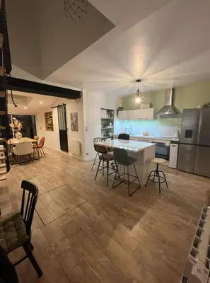 Cuisine ou kitchenette dans l'établissement Maison 6 personnes - Idéal 24h du Mans